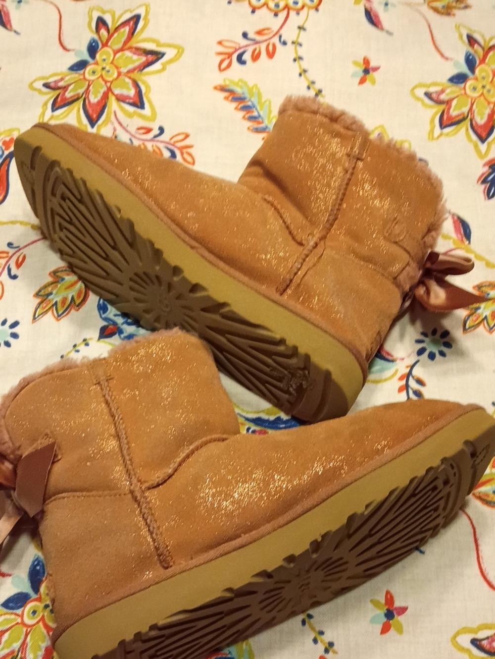 UGG Size 10 Shoes - Picture 5 of 10